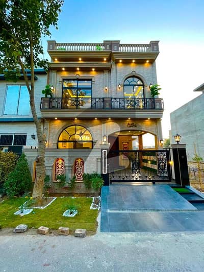 DEFENCE BEAUTIFUL 6 MARLA BRAND NEW HOUSE WITH SERVANT QUARTER FOR SALE IN DHA LAHORE