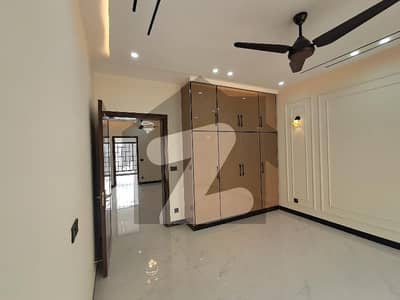 10 Marla Brand New House Available For Sale 10 Marla Brand New House Available For Sale