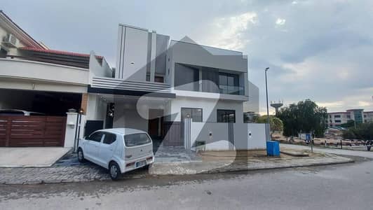 ڈی ایچ اے ڈیفینس فیز 2 ڈی ایچ اے ڈیفینس,اسلام آباد میں 5 کمروں کا 12 مرلہ مکان 7.5 کروڑ میں برائے فروخت۔