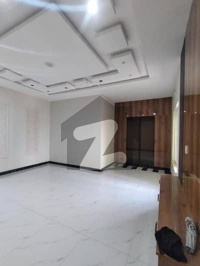 10 Marla House Available For Rent