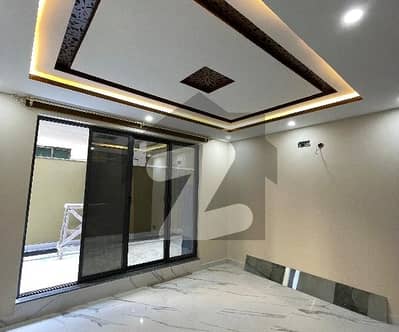 جی ۔ 10/2 جی ۔ 10,اسلام آباد میں 8 کمروں کا 1 کنال مکان 6.7 لاکھ میں کرایہ پر دستیاب ہے۔