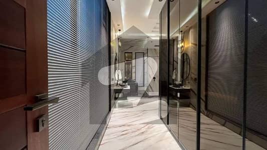 طارق گارڈنز لاہور میں 5 کمروں کا 1 کنال مکان 8.99 کروڑ میں برائے فروخت۔