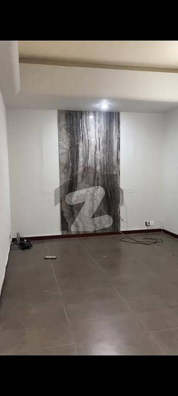 ایف ۔ 10 مرکز ایف ۔ 10,اسلام آباد میں 3 کمروں کا 8 مرلہ فلیٹ 5.8 کروڑ میں برائے فروخت۔