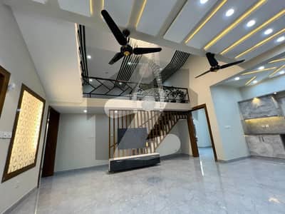 بحریہ ٹاؤن فیز 8 ۔ علی بلاک بحریہ ٹاؤن فیز 8 ۔ سفاری ویلی,بحریہ ٹاؤن فیز 8,بحریہ ٹاؤن راولپنڈی,راولپنڈی میں 6 کمروں کا 7 مرلہ مکان 3.5 کروڑ میں برائے فروخت۔