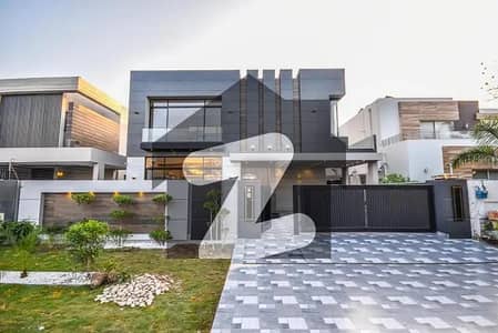 ڈی ایچ اے فیز 3 ڈیفنس (ڈی ایچ اے),لاہور میں 5 کمروں کا 1 کنال مکان 2.6 لاکھ میں کرایہ پر دستیاب ہے۔