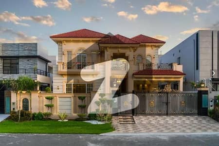 ڈی ایچ اے فیز 7 - بلاک کیو فیز 7,ڈیفنس (ڈی ایچ اے),لاہور میں 5 کمروں کا 1 کنال مکان 8.75 کروڑ میں برائے فروخت۔