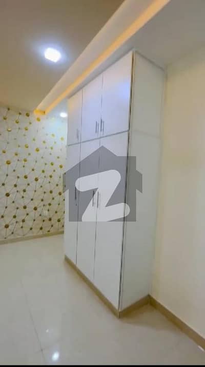 سینٹرل پارک ہاؤسنگ سکیم لاہور میں 2 کمروں کا 10 مرلہ زیریں پورشن 60.0 ہزار میں برائے فروخت۔