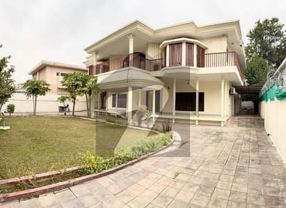 Beautiful House for rent with lawn