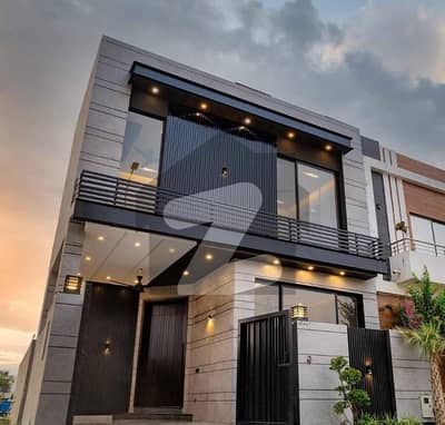 Five Marla Fully Modern Design House For rent near to park