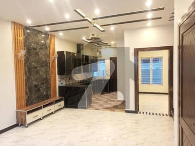 بحریہ ٹاؤن فیز 8 ۔ علی بلاک بحریہ ٹاؤن فیز 8 ۔ سفاری ویلی,بحریہ ٹاؤن فیز 8,بحریہ ٹاؤن راولپنڈی,راولپنڈی میں 4 کمروں کا 5 مرلہ مکان 1.95 کروڑ میں برائے فروخت۔