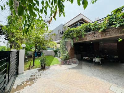 ڈی ایچ اے فیز 4 ڈیفنس (ڈی ایچ اے),لاہور میں 5 کمروں کا 1 کنال مکان 2.5 لاکھ میں کرایہ پر دستیاب ہے۔