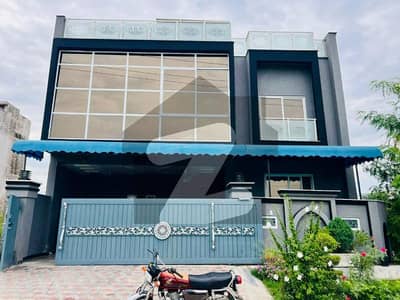 یونیورسٹی ٹاؤن ۔ بلاک اے یونیورسٹی ٹاؤن,اسلام آباد میں 6 کمروں کا 10 مرلہ مکان 3.25 کروڑ میں برائے فروخت۔