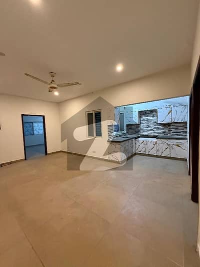 نشاط کمرشل ایریا ڈی ایچ اے فیز 6,ڈی ایچ اے ڈیفینس,کراچی میں 3 کمروں کا 8 مرلہ فلیٹ 1.5 لاکھ میں کرایہ پر دستیاب ہے۔