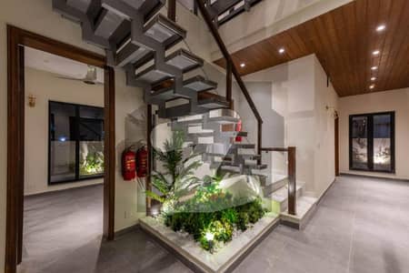 ڈی ایچ اے فیز 5 - بلاک ای فیز 5,ڈیفنس (ڈی ایچ اے),لاہور میں 4 کمروں کا 10 مرلہ مکان 6.0 کروڑ میں برائے فروخت۔