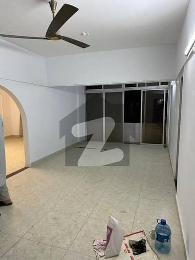 کلفٹن ۔ بلاک 7 کلفٹن,کراچی میں 3 کمروں کا 8 مرلہ فلیٹ 1.3 لاکھ میں کرایہ پر دستیاب ہے۔