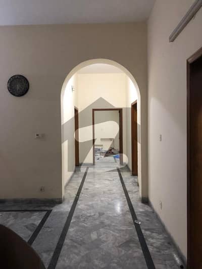 جوہر ٹاؤن فیز 1 جوہر ٹاؤن,لاہور میں 3 کمروں کا 1 کنال بالائی پورشن 90.0 ہزار میں کرایہ پر دستیاب ہے۔