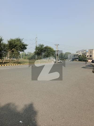 16 MARLA CORNER COMMERCIAL LIFE TIME LDA APPROVED THREE SIDE OPEN FOR SALE COLLEGE ROAD LAHORE