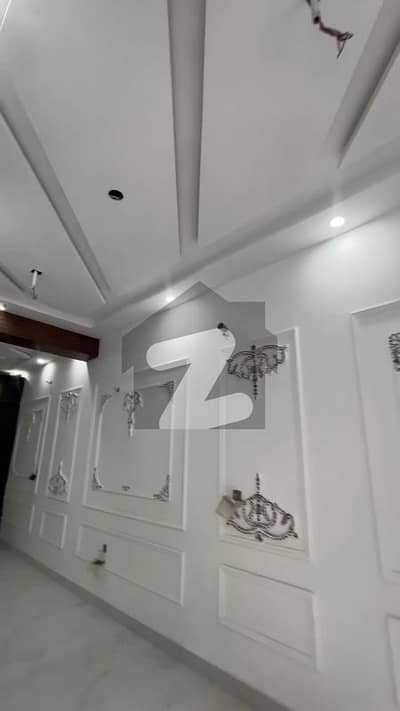 کیولری گراؤنڈ لاہور میں 3 کمروں کا 4 مرلہ مکان 2.6 کروڑ میں برائے فروخت۔