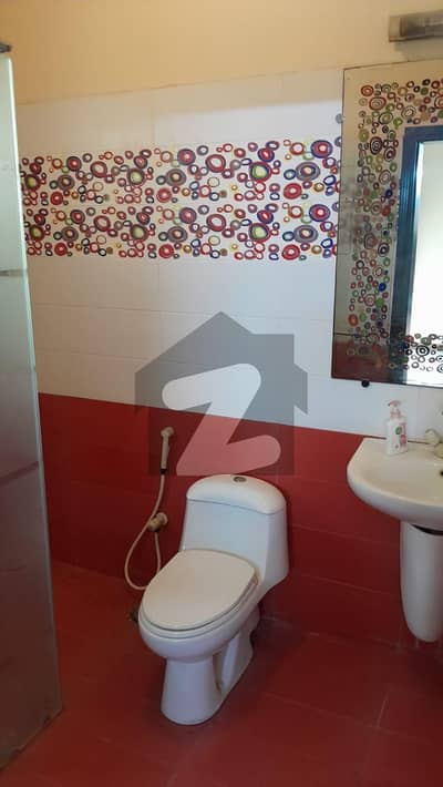 باتھ آئی لینڈ کراچی میں 4 کمروں کا 10 مرلہ مکان 2.85 لاکھ میں کرایہ پر دستیاب ہے۔