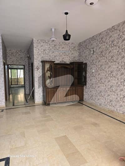 جوہر ٹاؤن فیز 2 جوہر ٹاؤن,لاہور میں 2 کمروں کا 10 مرلہ بالائی پورشن 70.0 ہزار میں کرایہ پر دستیاب ہے۔