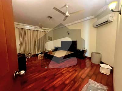 666 yards bungalow for rent