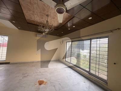 ڈی ایچ اے فیز 5 ڈیفنس (ڈی ایچ اے),لاہور میں 5 کمروں کا 1 کنال مکان 3.1 لاکھ میں کرایہ پر دستیاب ہے۔