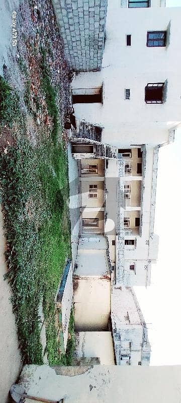 آفیسرز کالونی واہ میں 8 کمروں کا 1 کنال مکان 6.95 کروڑ میں برائے فروخت۔