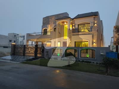 1 KANAL Classic Style WITH BEASSMENT House For Sale In Lake City Near Park & McDonald's