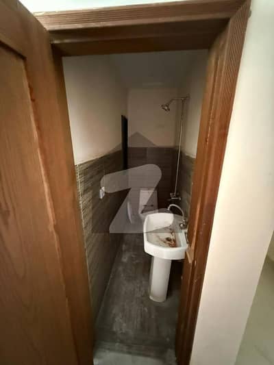 4 Marla 2nd Floor Portion for Rent DHA Phase 2, Block T Demand: PKR 65,000 / month Location: DHA Phase 2, Block-T Floor: 2nd Floor