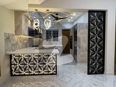 بحریہ ٹاؤن فیز 8 بحریہ ٹاؤن راولپنڈی,راولپنڈی میں 5 کمروں کا 7 مرلہ مکان 70.0 ہزار میں کرایہ پر دستیاب ہے۔