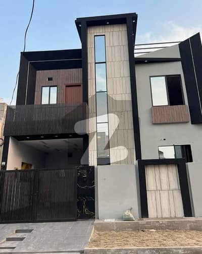 ستیانہ روڈ فیصل آباد میں 5 کمروں کا 7 مرلہ مکان 2.28 کروڑ میں برائے فروخت۔