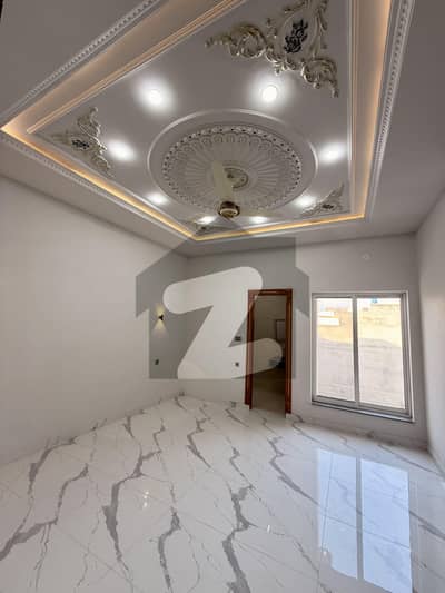 ملتان پبلک سکول روڈ ملتان میں 5 کمروں کا 10 مرلہ مکان 3.5 کروڑ میں برائے فروخت۔