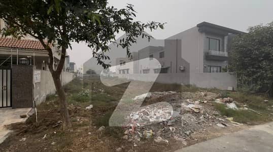 ڈی ایچ اے فیز 7 - بلاک ٹی فیز 7,ڈیفنس (ڈی ایچ اے),لاہور میں 1 کنال رہائشی پلاٹ 4.19 کروڑ میں برائے فروخت۔