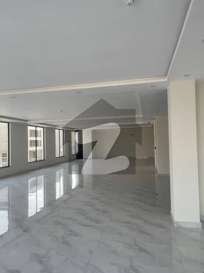 ڈی ایچ اے فیز 6 - مین بلیوارڈ ڈی ایچ اے فیز 6,ڈیفنس (ڈی ایچ اے),لاہور میں 4 مرلہ دفتر 70.0 ہزار میں کرایہ پر دستیاب ہے۔