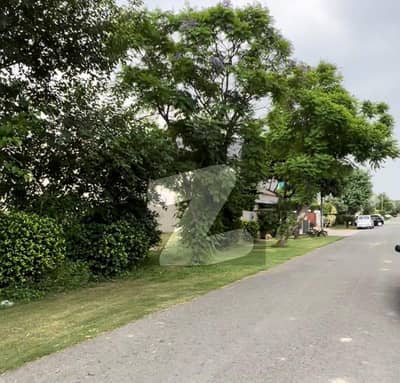 ڈی ایچ اے فیز 5 - بلاک ڈی فیز 5,ڈیفنس (ڈی ایچ اے),لاہور میں 1 کنال رہائشی پلاٹ 6.9 کروڑ میں برائے فروخت۔