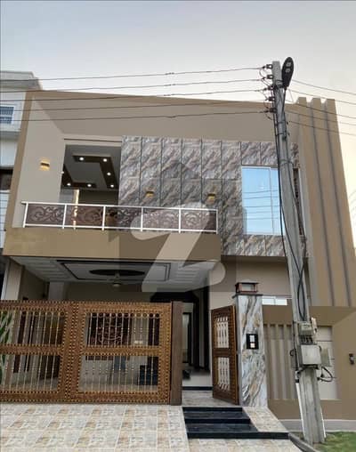 کینال ویو ہاؤسنگ سکیم گوجرانوالہ میں 6 کمروں کا 10 مرلہ مکان 4.0 کروڑ میں برائے فروخت۔