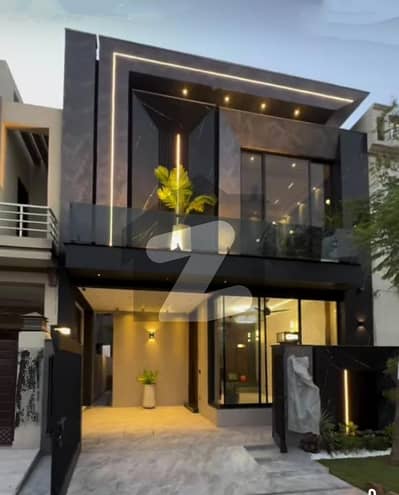 5 MARLA BRAND NEW ULTRA MODERN HOUSE FOR SALE NEAR TO PARK