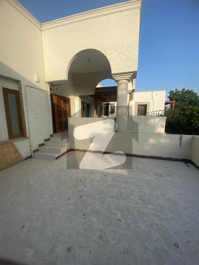 ڈی ایچ اے فیز 5 ڈی ایچ اے ڈیفینس,کراچی میں 4 کمروں کا 1 کنال مکان 10.5 کروڑ میں برائے فروخت۔