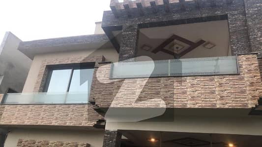 1 Kanal Prime Location Villa