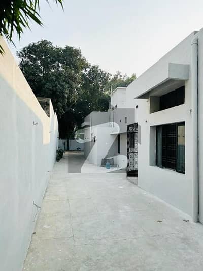 گلبرگ 3 گلبرگ,لاہور میں 3 کمروں کا 1 کنال مکان 25.5 کروڑ میں برائے فروخت۔