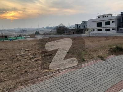 عمارکینیان ویوز اسلام آباد میں 10 مرلہ رہائشی پلاٹ 1.65 کروڑ میں برائے فروخت۔