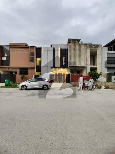 فیصل مارگلہ سٹی بی ۔ 17,اسلام آباد میں 4 کمروں کا 5 مرلہ مکان 2.9 کروڑ میں برائے فروخت۔