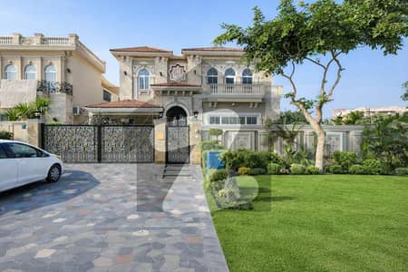 ڈی ایچ اے فیز 6 - بلاک ای فیز 6,ڈیفنس (ڈی ایچ اے),لاہور میں 5 کمروں کا 1 کنال مکان 3.0 لاکھ میں کرایہ پر دستیاب ہے۔