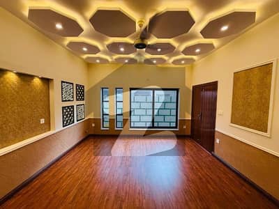 Luxury House For Sale in D-12/4