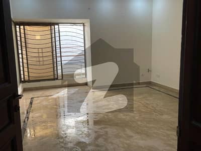 ای ۔ 11 اسلام آباد میں 10 کمروں کا 1 کنال مکان 4.5 لاکھ میں کرایہ پر دستیاب ہے۔