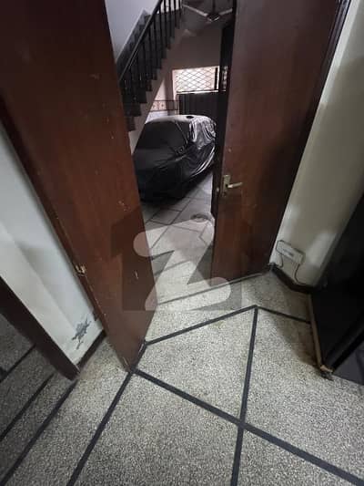 3 Bed Room Lower Portion only For Small Family