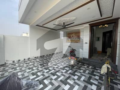 LOWER PORTION OF BRAND NEW HOUSE 8 MARLA AVAILABLE FOR RENT