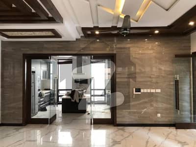 ڈی ایچ اے فیز 6 ڈیفنس (ڈی ایچ اے),لاہور میں 5 کمروں کا 1 کنال مکان 2.75 لاکھ میں کرایہ پر دستیاب ہے۔