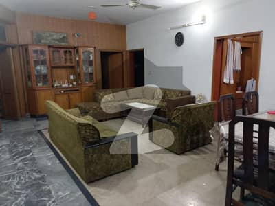 جوہر ٹاؤن فیز 2 - بلاک پی جوہر ٹاؤن فیز 2,جوہر ٹاؤن,لاہور میں 5 کمروں کا 12 مرلہ مکان 5.5 کروڑ میں برائے فروخت۔