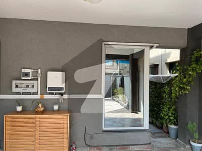 عسکری 6 پشاور میں 8 کمروں کا 12 مرلہ مکان 5.5 کروڑ میں برائے فروخت۔